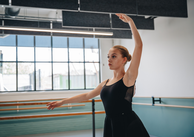 Ballerina aan barre